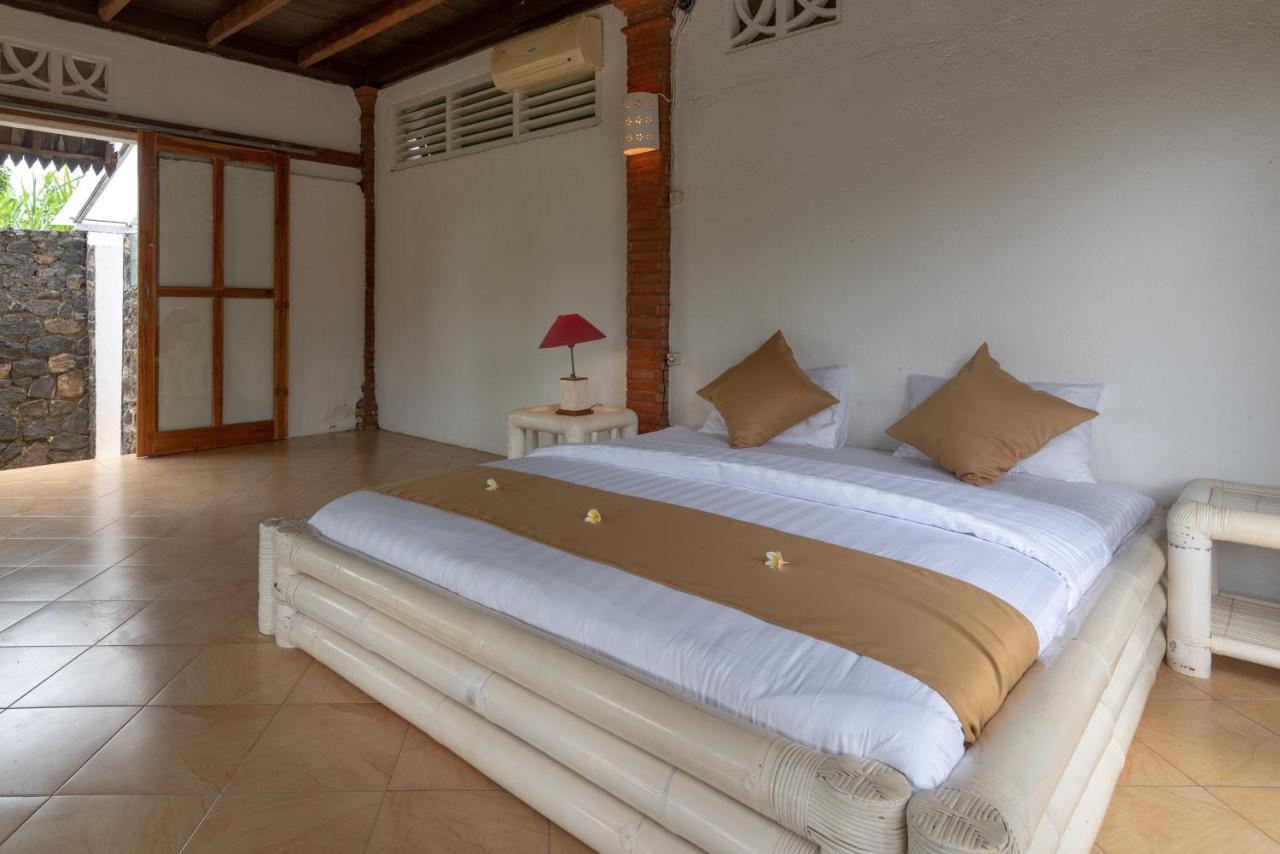 Villa Dinding Batu Singaraja Exterior foto